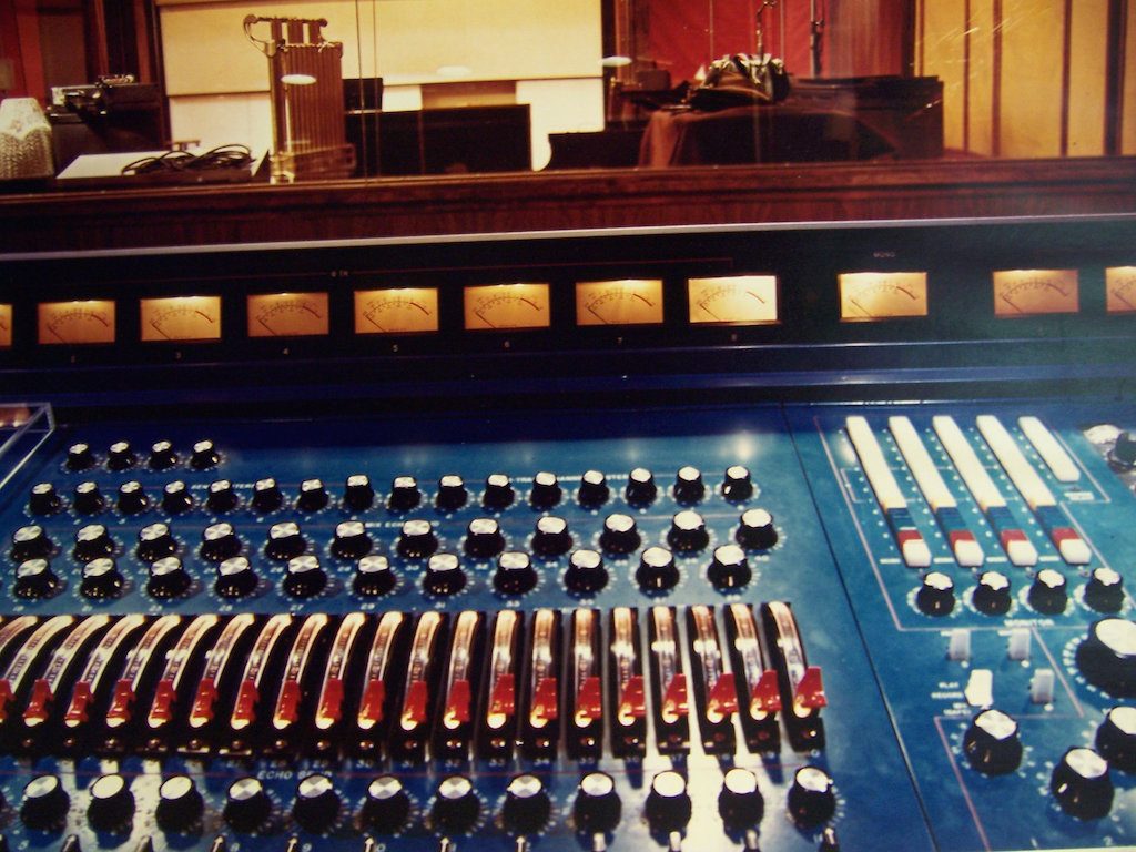 r2 console with studio